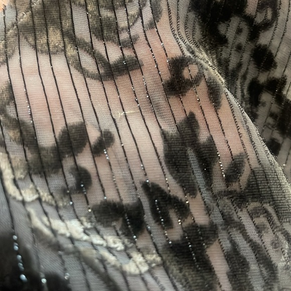 Free People, Size 6, Grey dress with Velvet black flowers - Picture 4 of 4